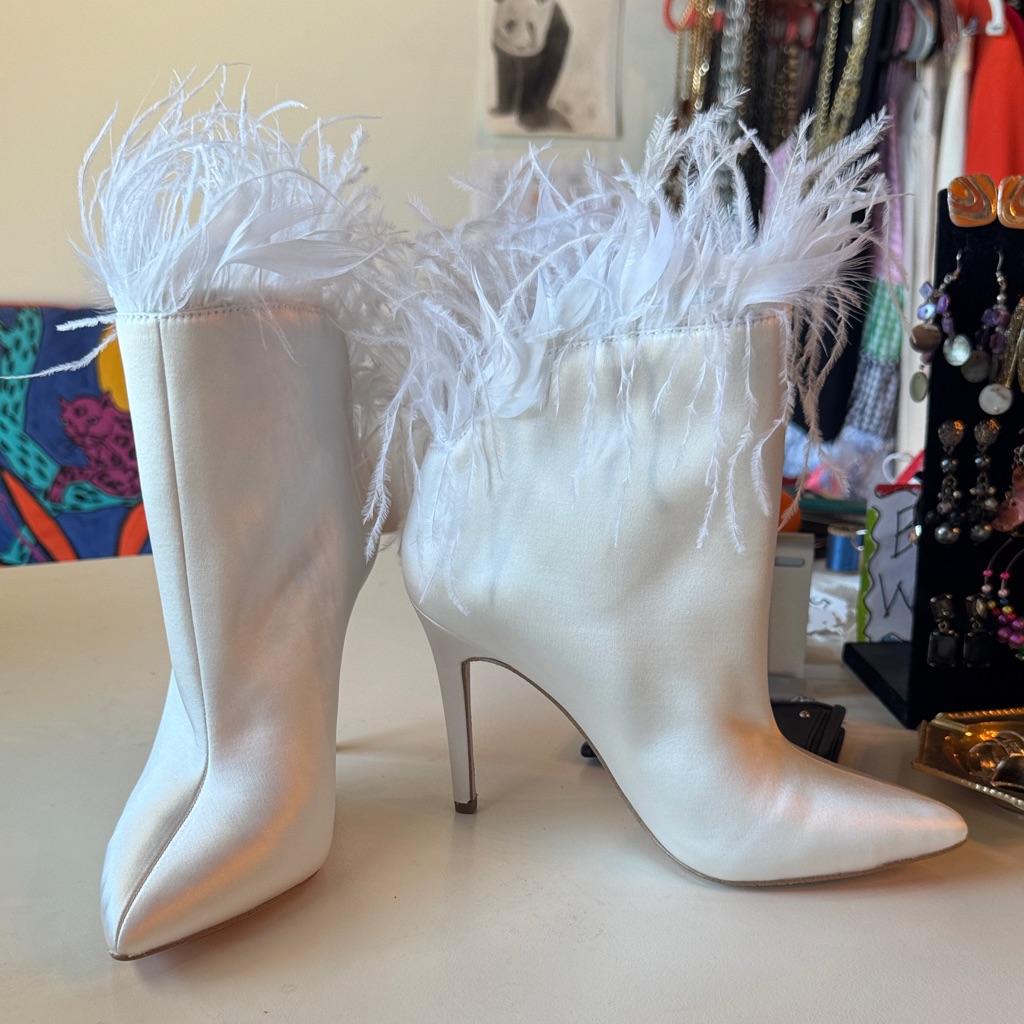 New! Jessica Simpson White Feather-Trim Stiletto Ankle Boots